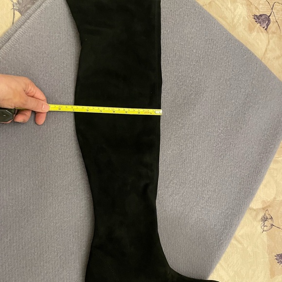 Suede boots they go over the knee. - Picture 12 of 12